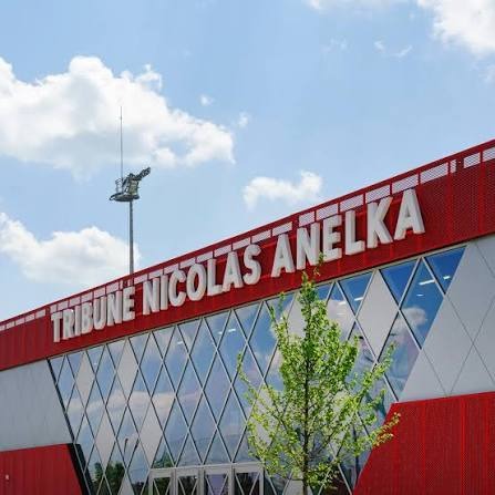 Vue architecturale de la Tribune Nicolas Anelka inaugurée en février 2026 à Trappes